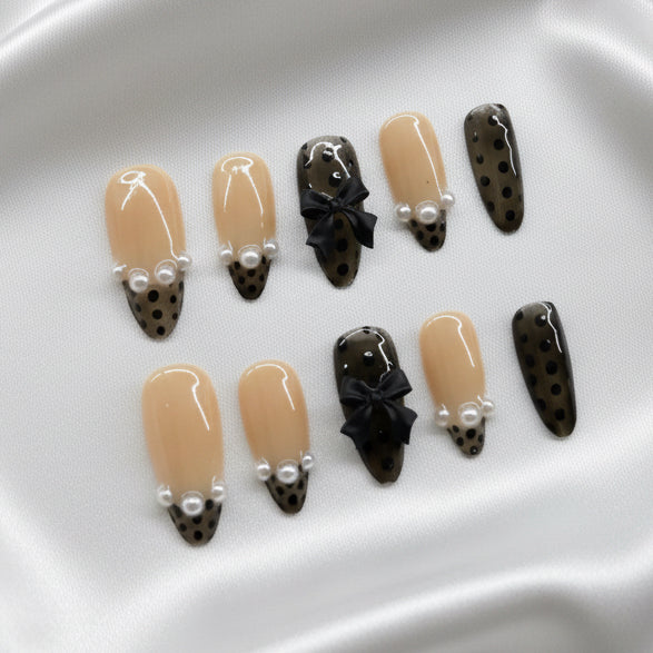 Press on Nails • Lace Noir Élégance